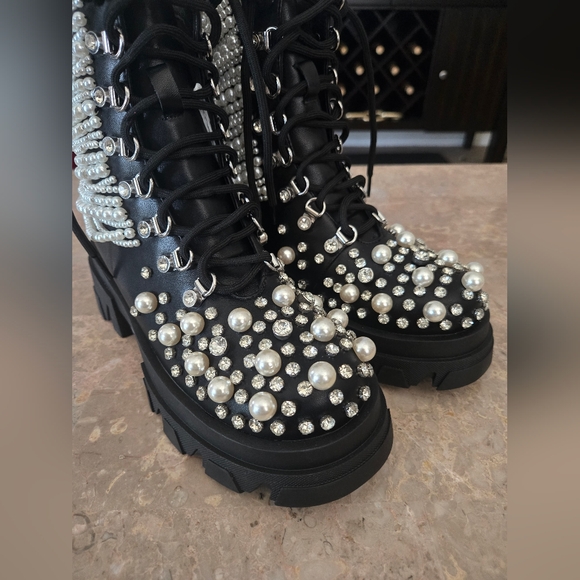 AZALEA WANG TWINKLEY BLACK PEARL EMBELLISHED COMBAT BOOTIE.  Women's SIZE 7 - Picture 4 of 9
